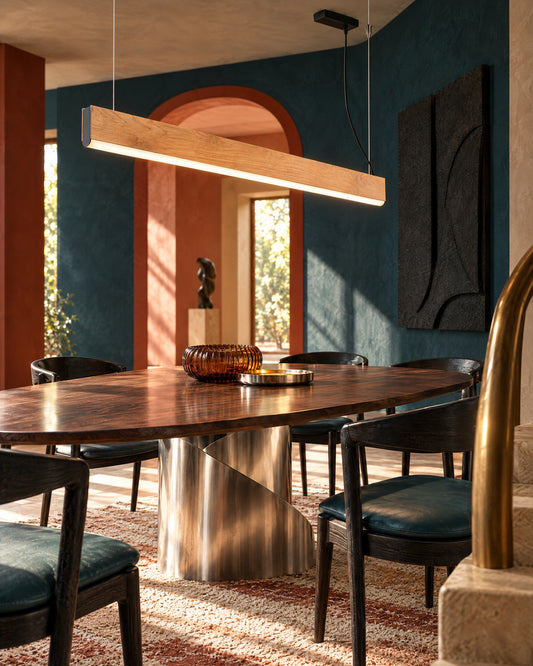 Suspension Lykke en chêne vue depuis l'escalier, salle à manger pétrole et terracotta