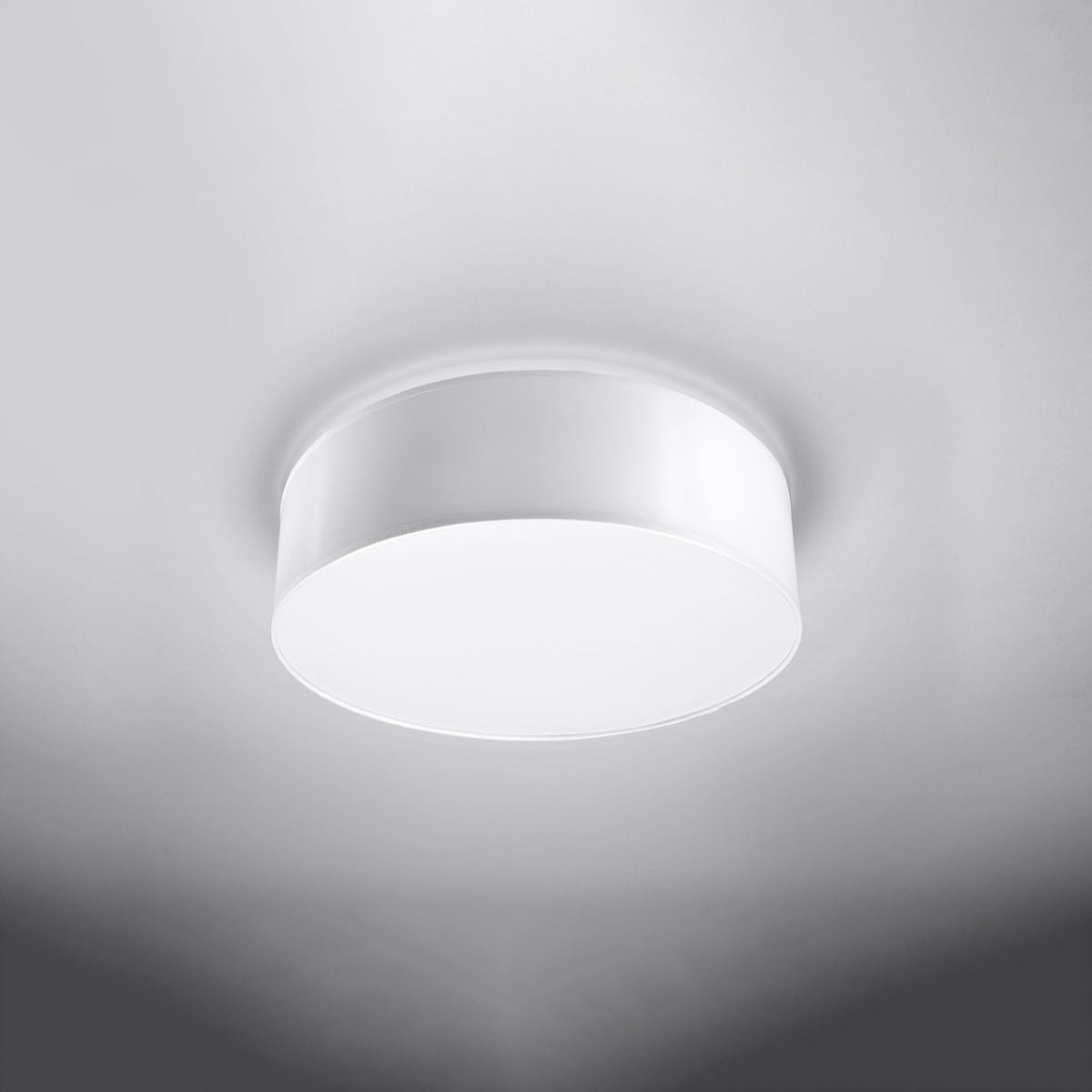 Plafonnier Arena 35 à grand diffuseur, autre angle de vue