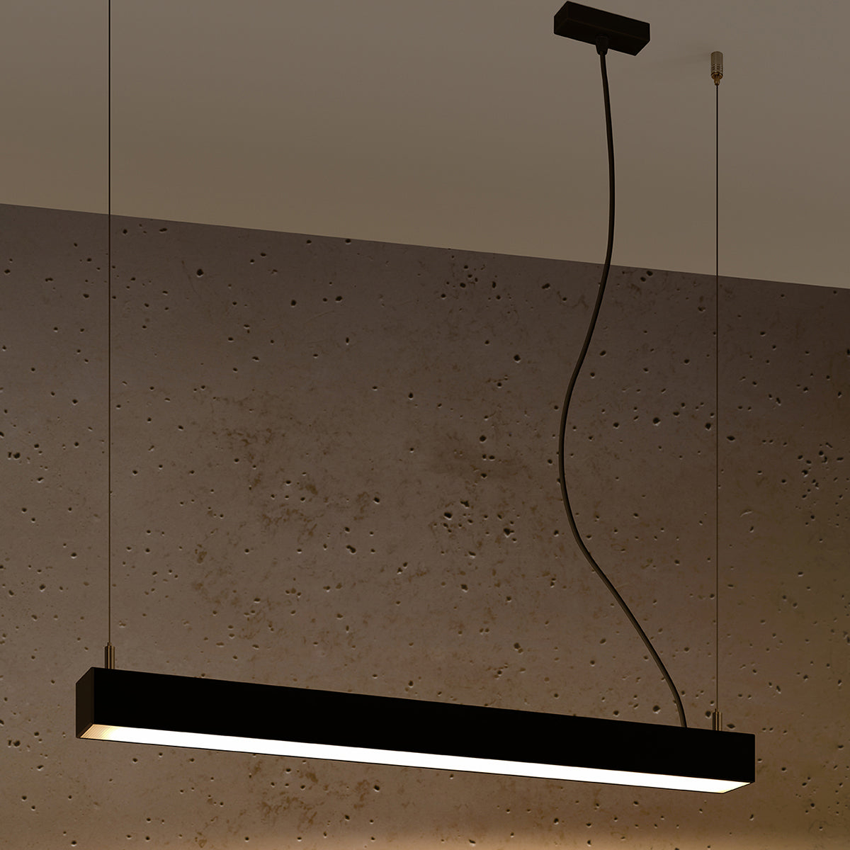 Suspension Pinne 67 cm noir