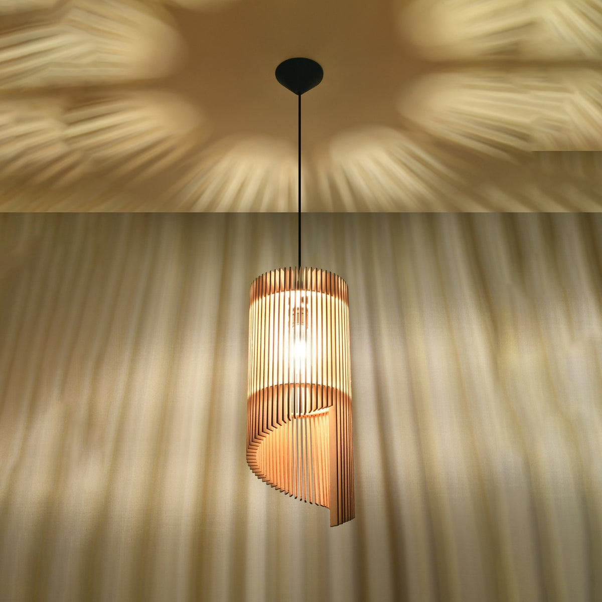 Suspension Alexia en bois naturel, autre vue