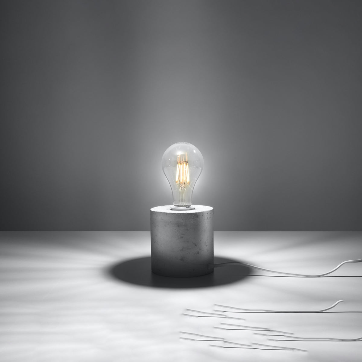 Lampe à poser Salgado en béton brut, autre vue
