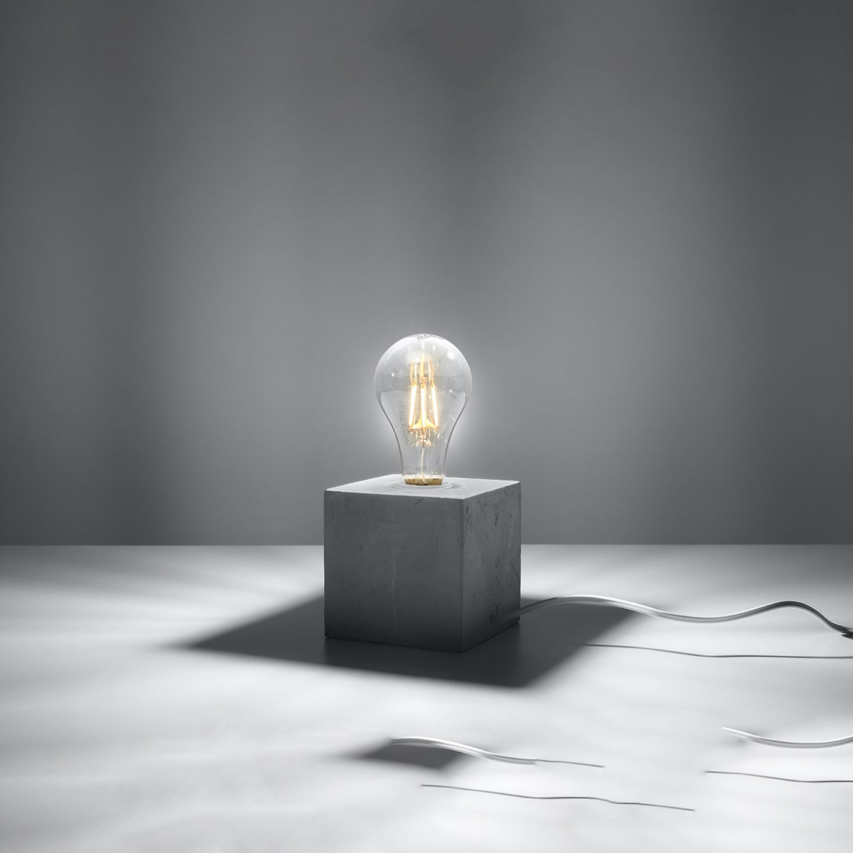 Lampe de table Ariz en béton brut, autre vue