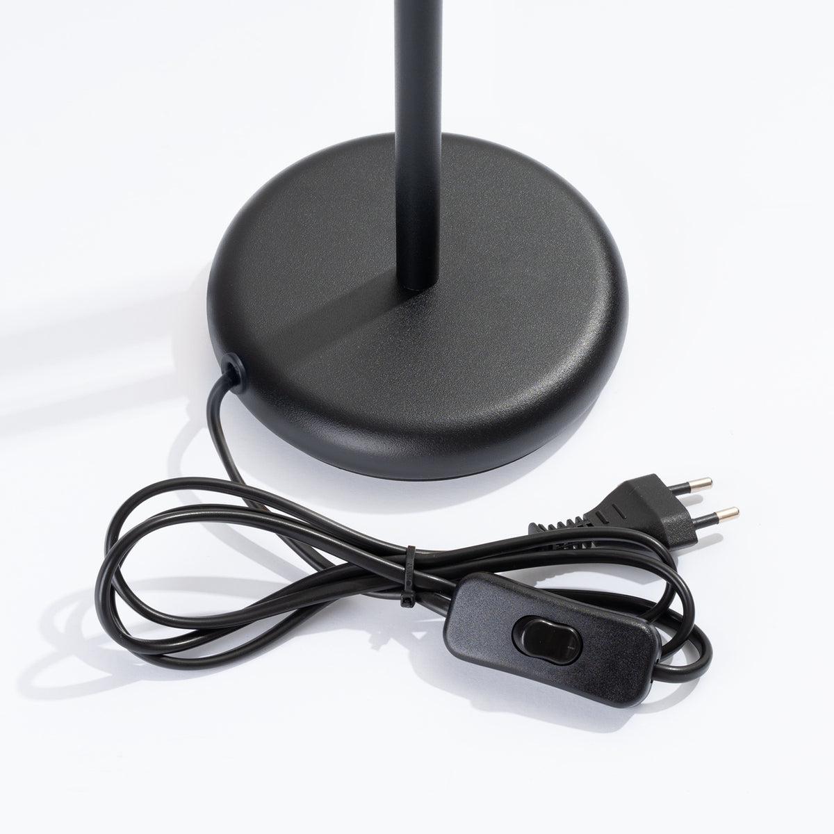 Lampe à poser Pastelo noire, vue sous un autre angle