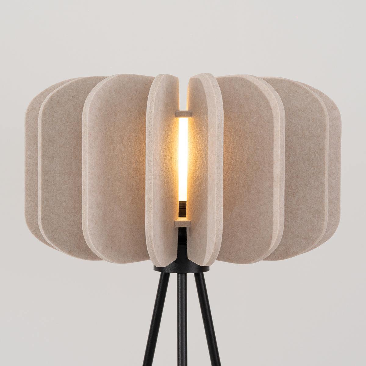 Lampadaire Mula beige, détail de la finition