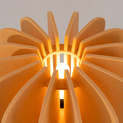 Lampadaire Mula jaune, vue sous un autre angle