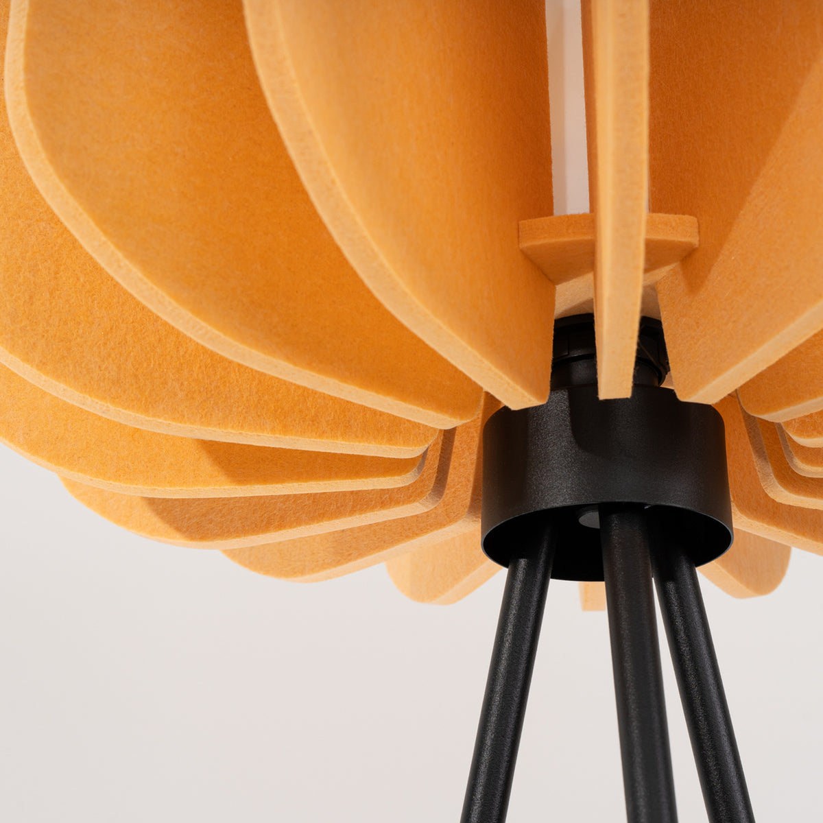 Lampadaire Mula jaune, aperçu du design