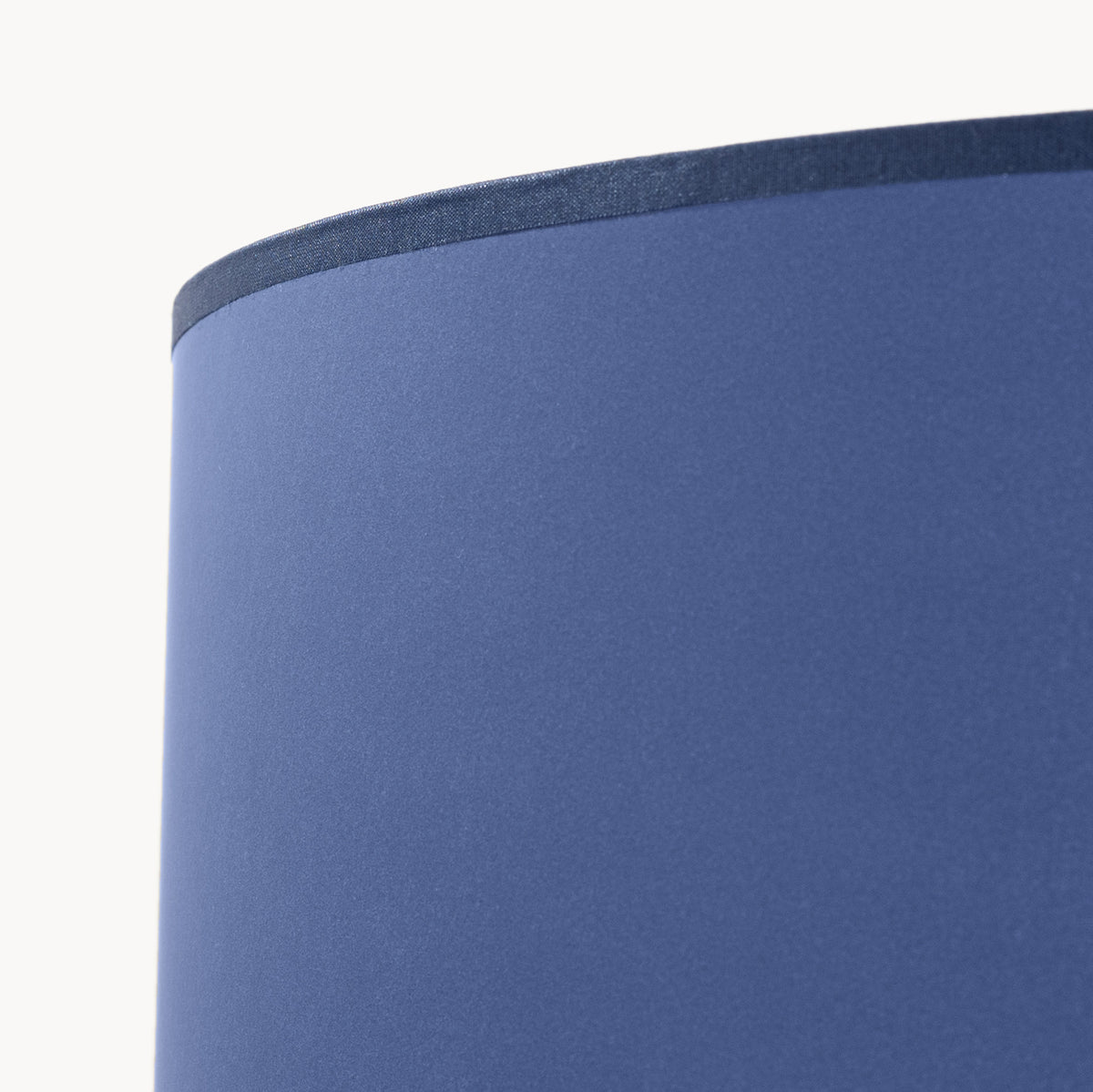 Lampadaire Natt navy, aperçu du design