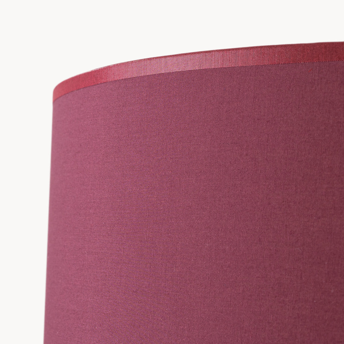 Lampadaire Natt bordeaux, aperçu du design