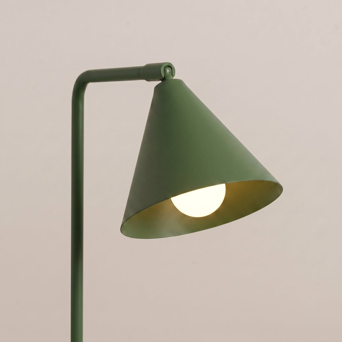 Lampe de table Nox vert olive, détail de la finition
