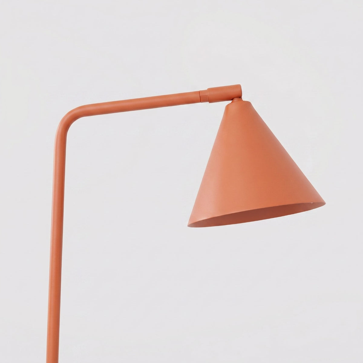 Lampe de table Nox ocre rouge, vue sous un autre angle