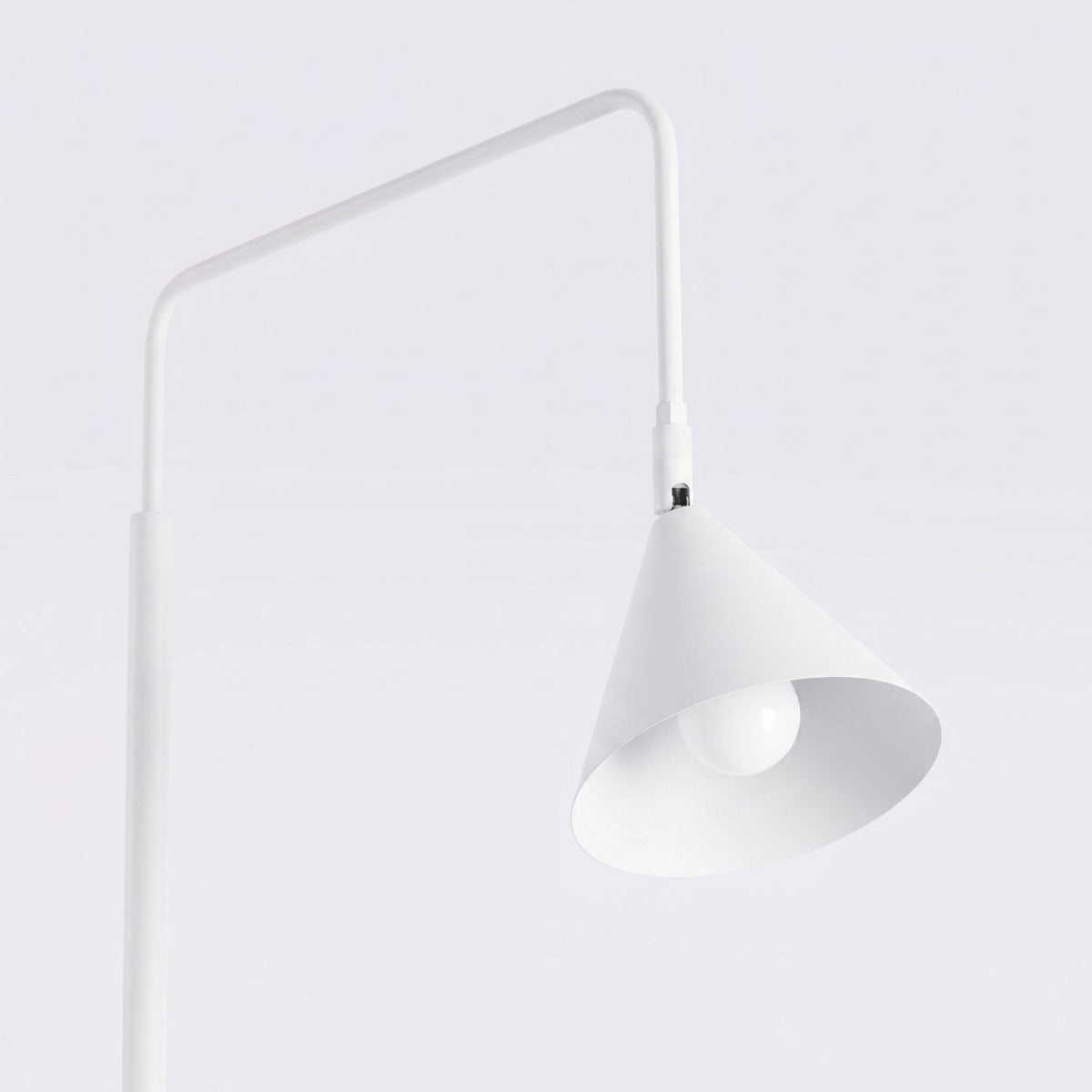 Lampadaire Nox blanc, vue sous un autre angle