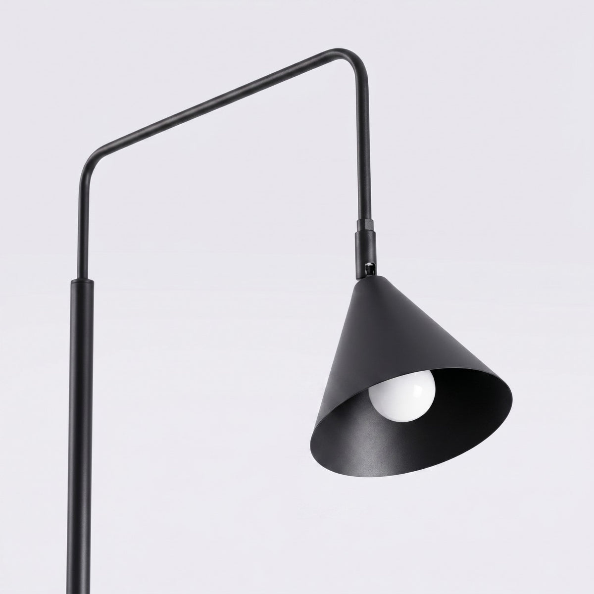 Lampadaire Nox noir, vue sous un autre angle