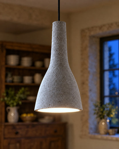 Suspension Empoli, détail du béton gris et de la lumière allumée
