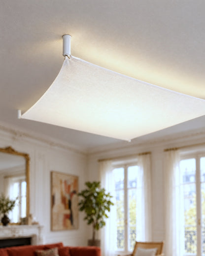 Plafonnier Luna, détail du tissu tendu et de la fixation d'angle